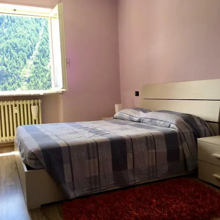 Apartament Delbarbahomes, Brusson. Centrale, Moderno. Sauna *