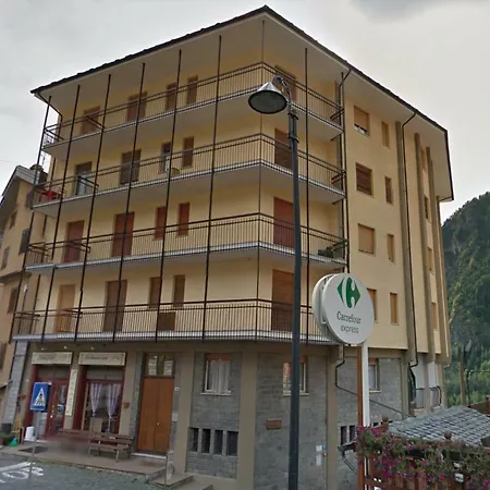 Appartement Delbarbahomes, Brusson. Centrale, Moderno. Sauna