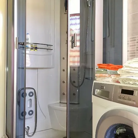 Delbarbahomes, Brusson. Centrale, Moderno. Sauna * Brusson